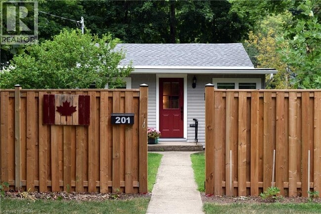 Photo - 201 Melville St