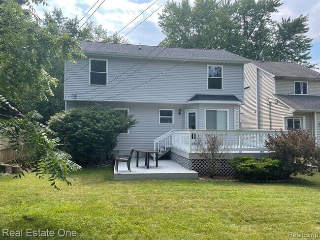 39 S Ascot Rd