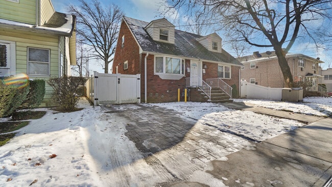 Photo - 727 Jaques Ave