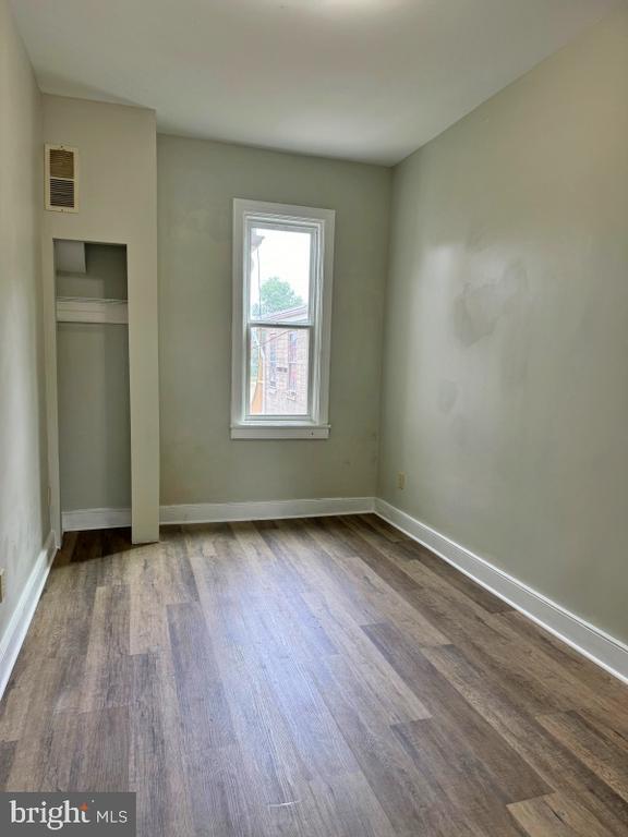 Photo - 107 S Queen St