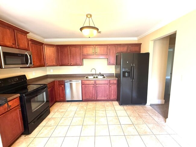Photo - **3 Bed 2 Bath With a Garage In Park Lake** Call 334-366-9198 to schedule a self tour