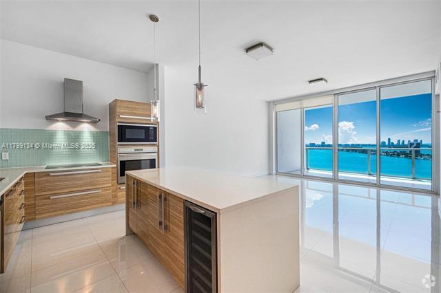 Building Photo - 2020 N Bayshore Dr Unit 3904 Rental