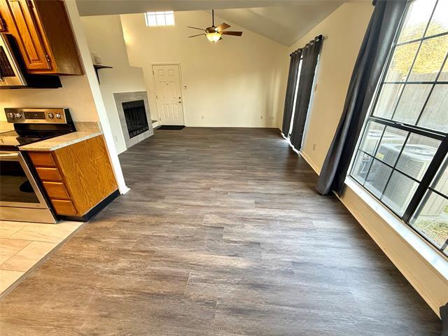 Photo - 330 W Harwood Rd