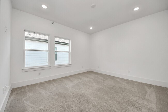 Photo - 4806 Cochran St