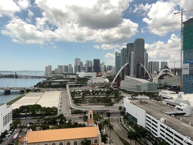 Building Photo - 1717 N Bayshore Dr Unit A-2555 Rental