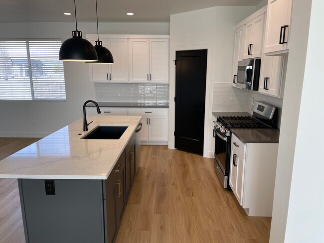 Photo - 954 W 350 S