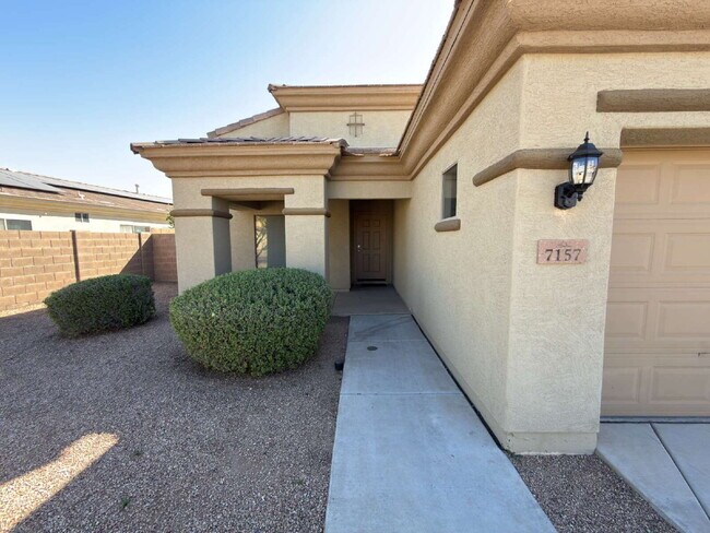 Photo - "Charming 3-Bedroom Oasis with 2 Baths and 1,711 Sq Ft of Comfort in Phoenix!"