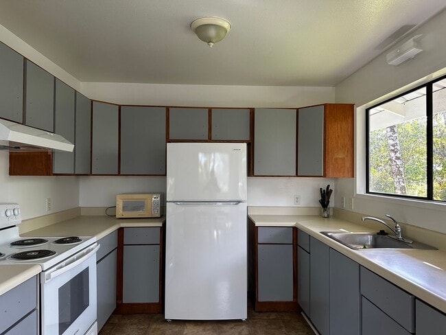 Building Photo - 15-1553-1553 24th Ave Unit 24th Ave Back  - B Rental
