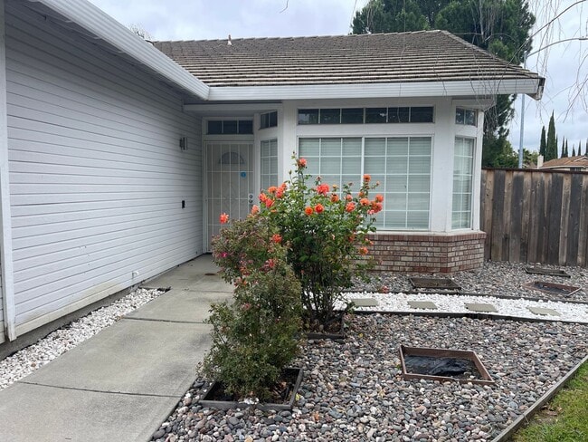 Photo - 3br/2ba Home on corner lot