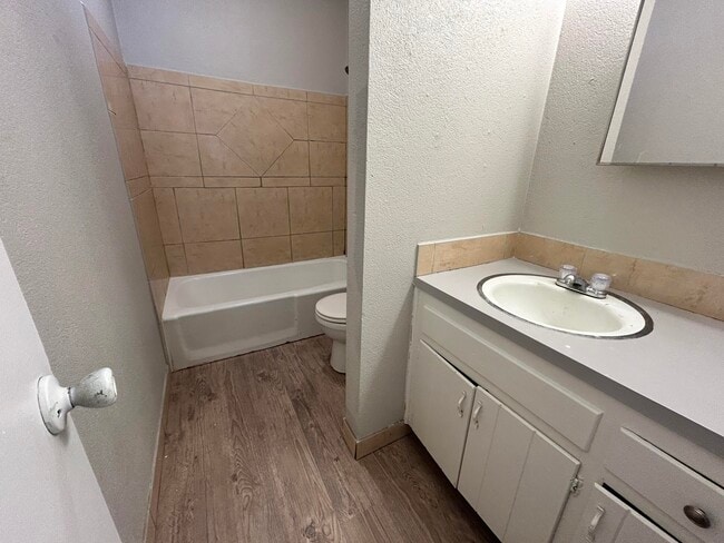 Photo - 1613 69th St