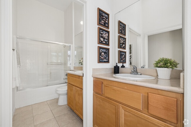 3BR, 2.5BA - 1,344SF - Bathroom