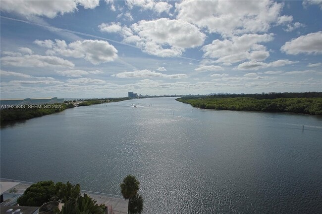 Building Photo - 500 Bayview Dr Unit 928