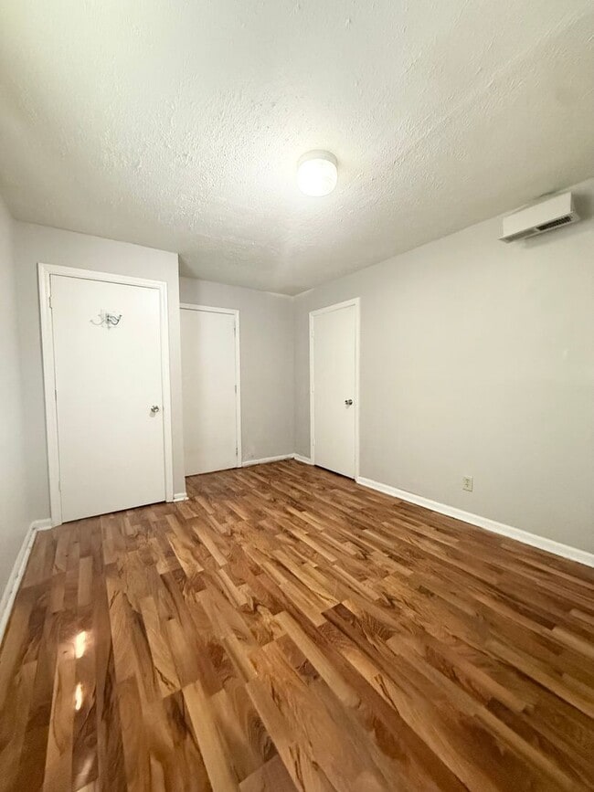 Building Photo - 1911 Park Ave Unit 2