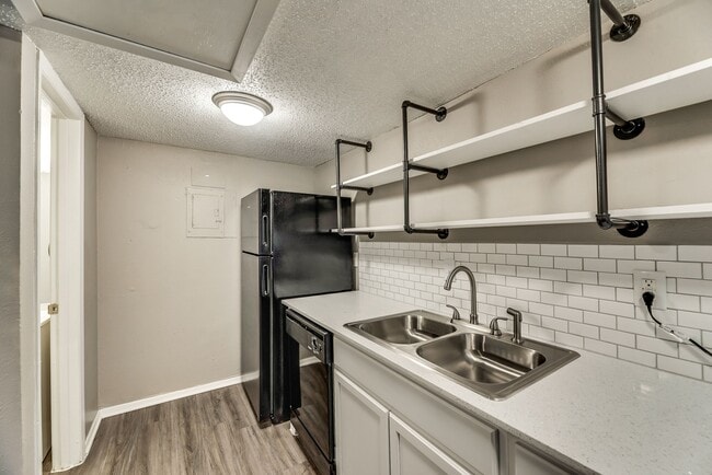 Photo - Pinewoods Apartments