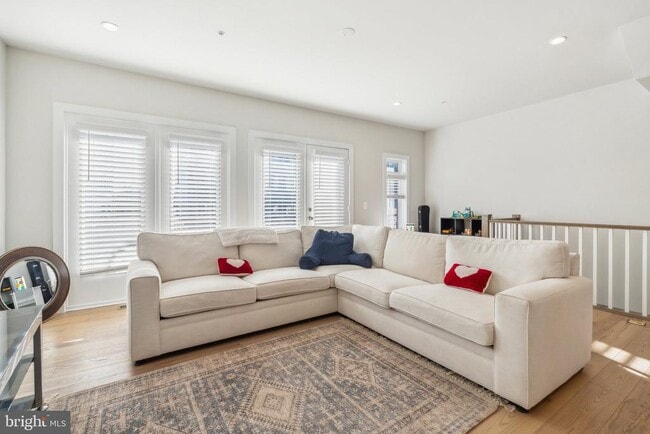 Photo - 20061 Old Line Terrace