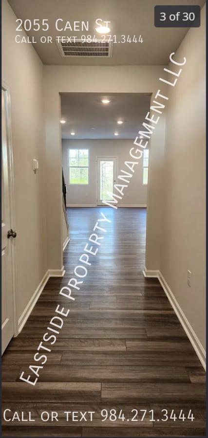 Photo - 2055 Caen St