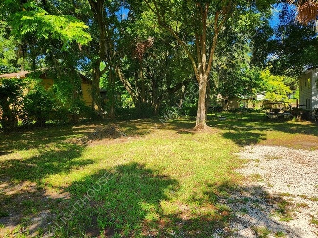 Photo - Charming 2 Bedroom Home With Sunroom And Storage