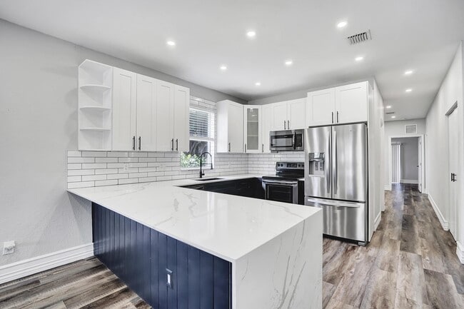 Photo - 724 SW 9th St