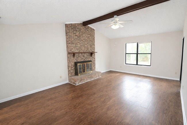 Photo - 2 Bedroom Ranch Home W/ Fenced In back yard