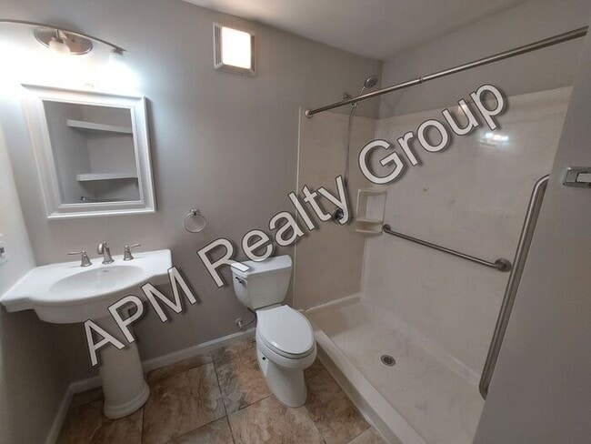 Photo - One bedroom in quiet Rosewood