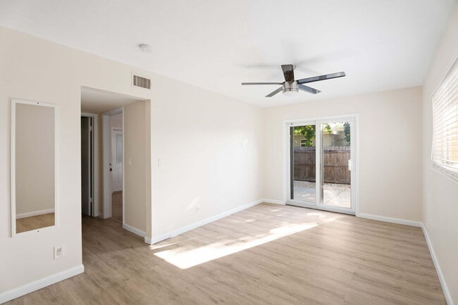 Photo - 607 W Perry St