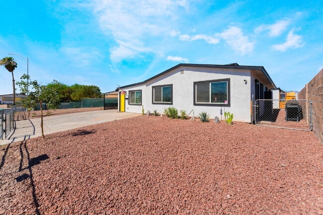 Photo - 2 Bedroom 1 bath Single Story Home on Large Lot with Solar and Water Purification