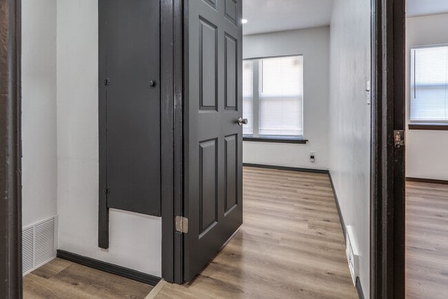 Photo - 321 NW 84th St