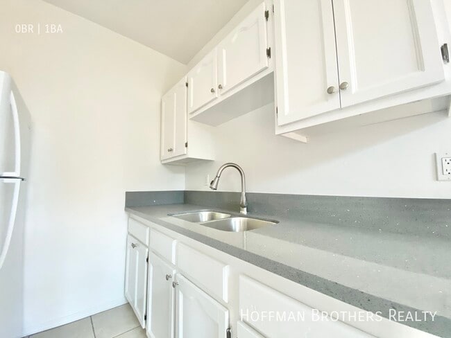 Photo - 1414 N Kingsley Dr Unit 101