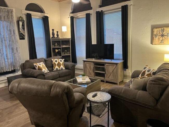 Cozy Living Area - 229 Broadway St Unidad 301