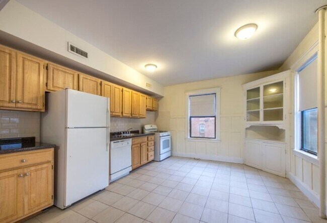 Photo - NO FEE!!   PRIME LOCATION!!!  COOLIDGE CORNER 4 BED/2 BATH FOR 9/1!!!!