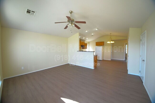 Photo - 89 W Fairlane Ct