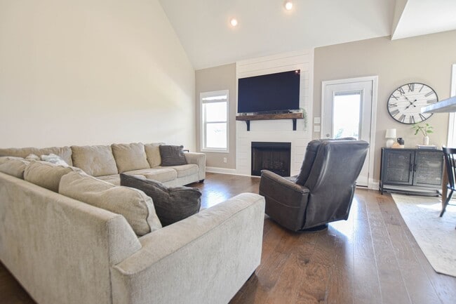 2273 Colston Dr