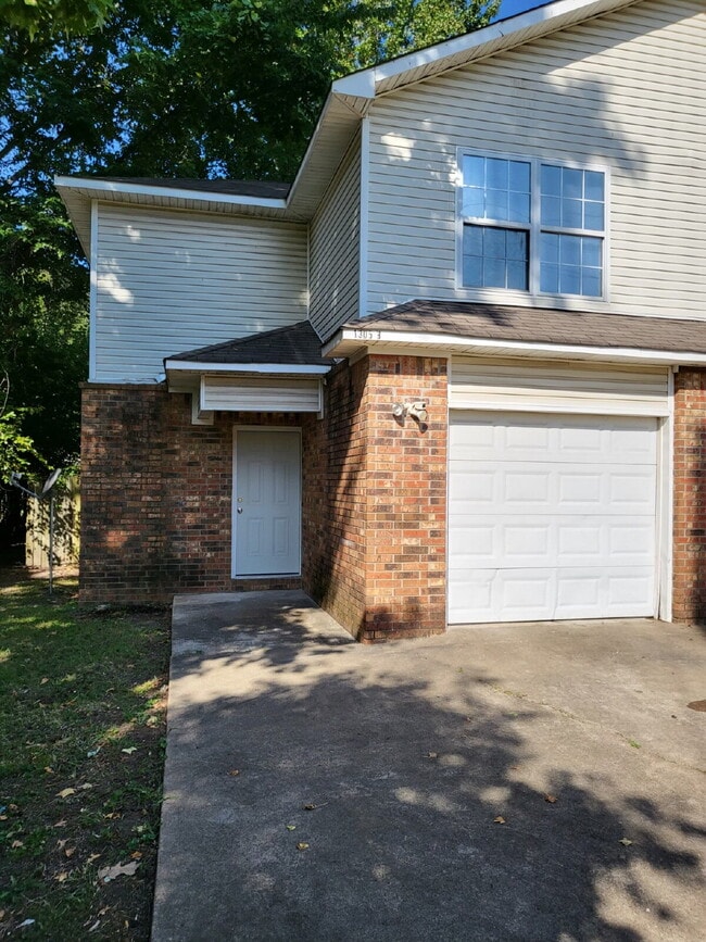 Photo - 1305 Loberg Ln Unit B