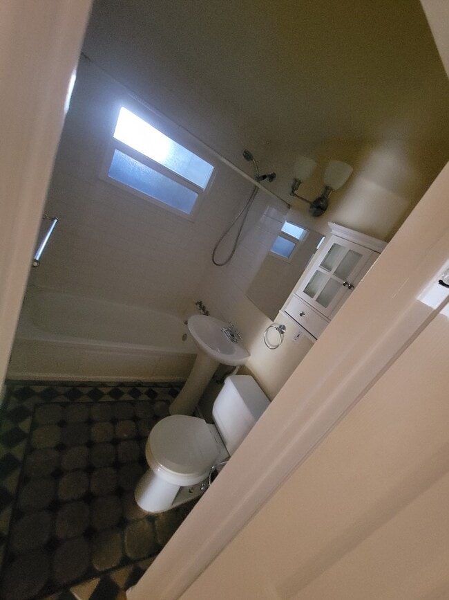 Photo - 1252 N Gardner St Unidad Guest House 1252 1/2