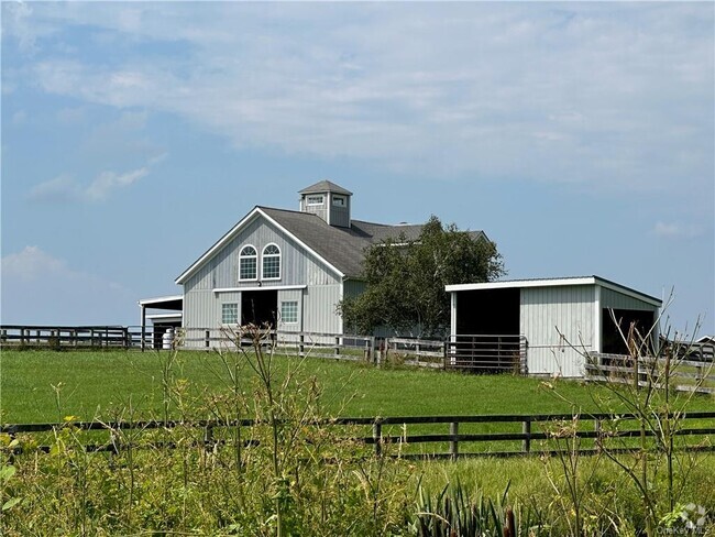 Building Photo - 148 Fox Hill Rd Rental