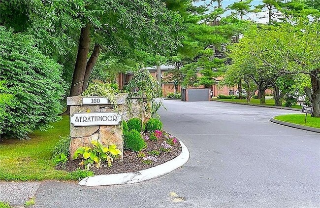 Building Photo - 160 Fairfield Woods Rd Unit 57