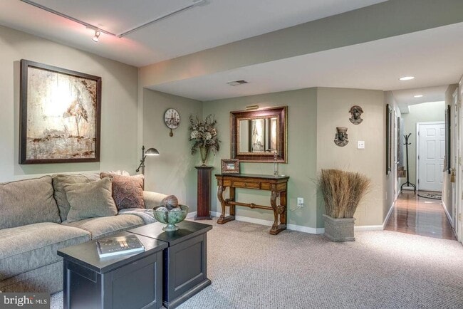 Photo - 43726 Clear Lake Square