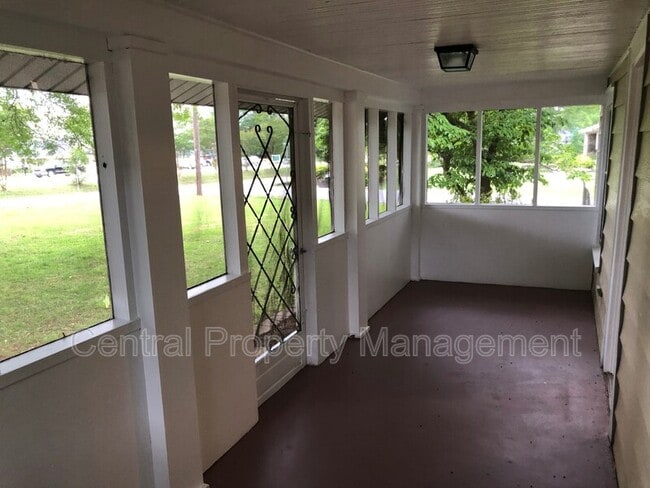 Photo - 314 N Main St