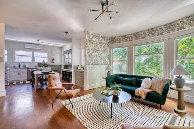 Building Photo - 1032 SE 12th Ave Unit ID1309822P Rental