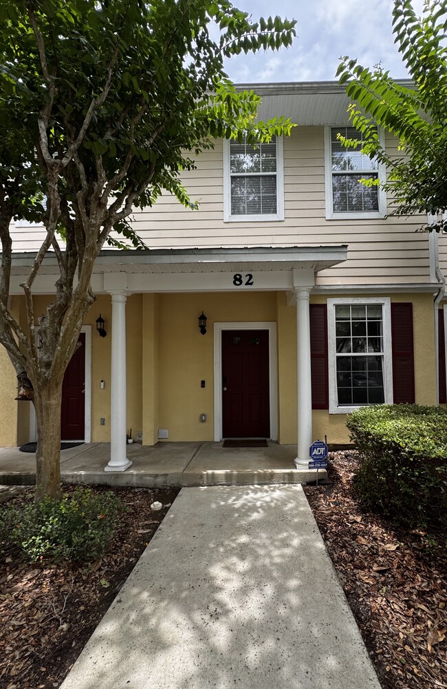 Building Photo - 2508 SW 35th Pl Unit 82