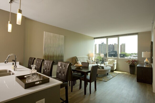 Photo - 3740 N Halsted St