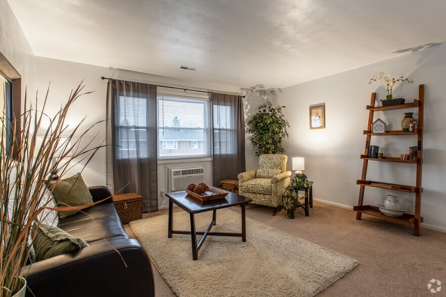 2 Bed/ 1 Bath - Upstairs Unit - Model - 850 SQ FT
