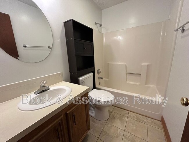 Photo - 316 Windsor Manor Way