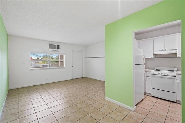 Building Photo - 1142 NE 4th Ave Unit 2 Rental