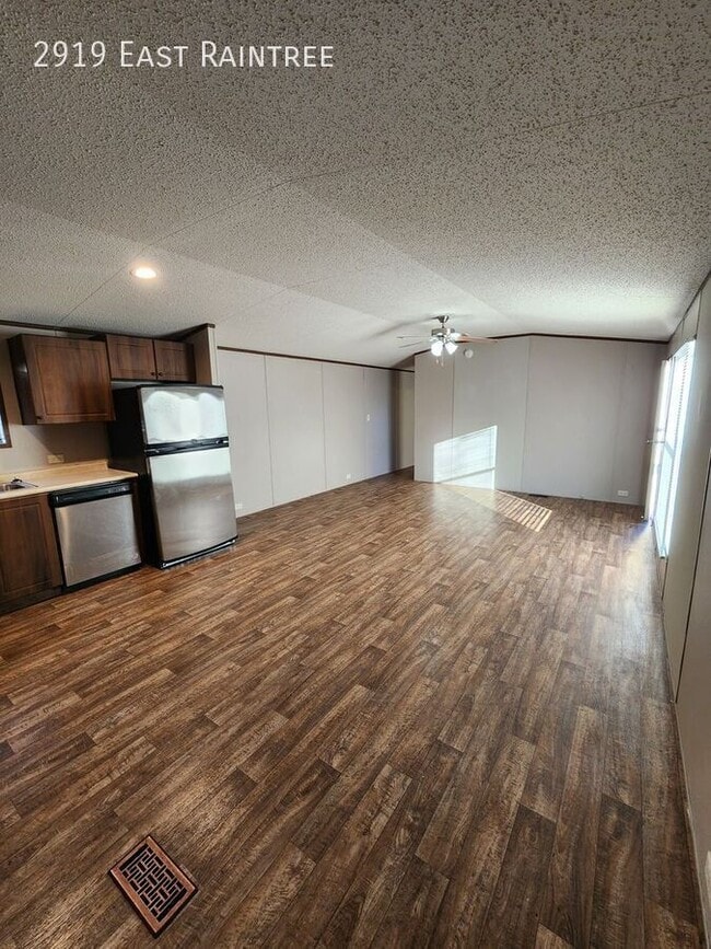 Photo - 2919 East Raintree-