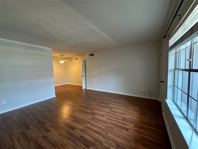Building Photo - 2350 Bering Dr Unit 131 Rental