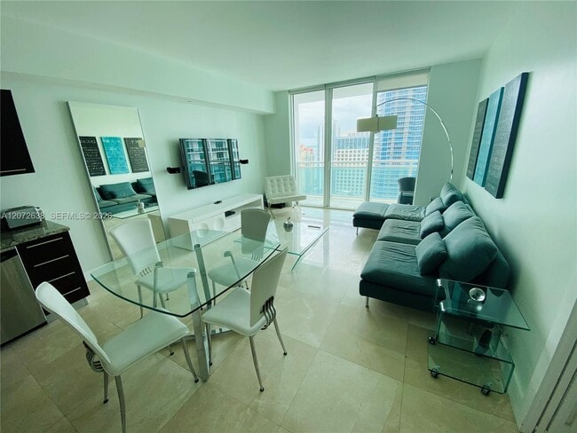 Photo - 950 Brickell Bay Dr Unidad 3709