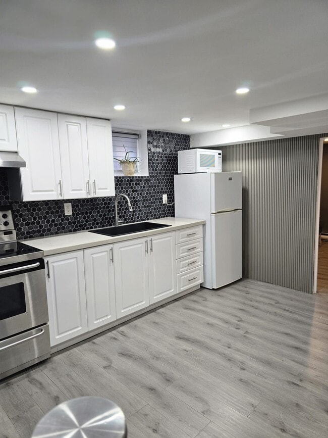 Photo - 46 Lippincott St W Unit Basement Apartment