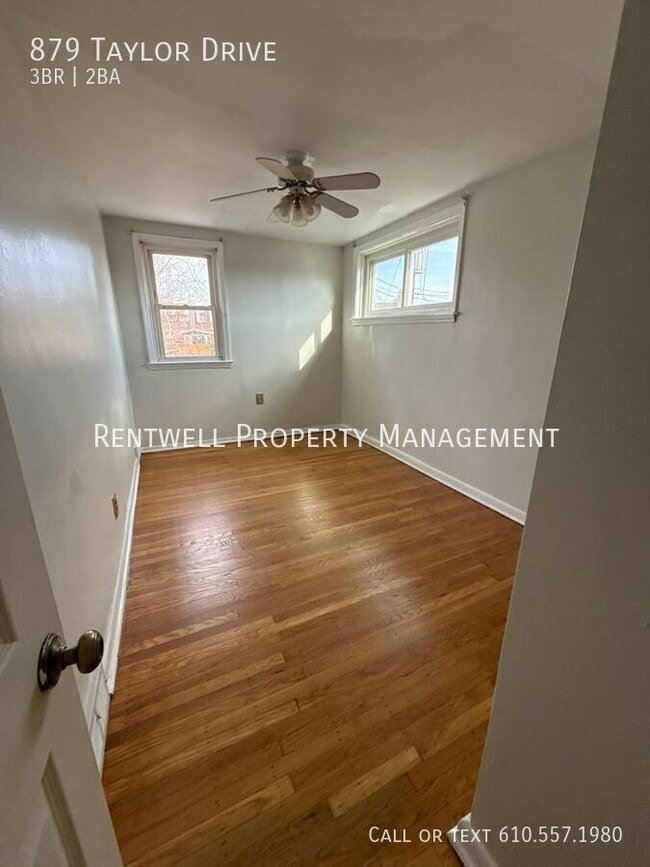 Photo - 879 Taylor Dr