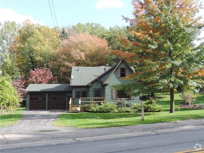Building Photo - 872 Thomas Ave Rental